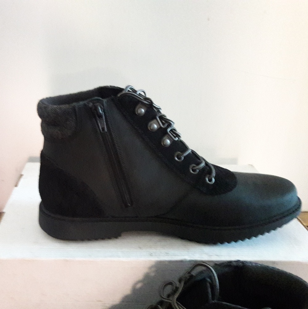 Clarks - Picture 5 of 5